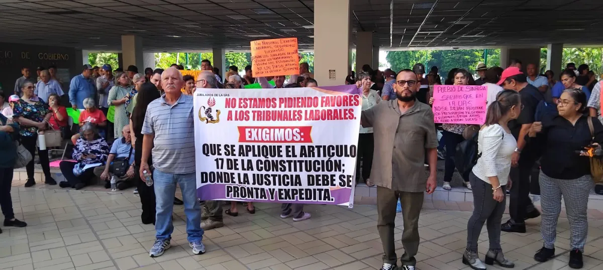 Jubilados de la UAS denuncian ‘robo’ a sus pensiones por reingeniería financiera en Palacio de Gobierno