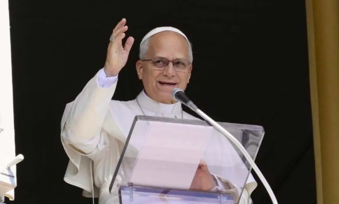 Reaparece papa León XIV en el Vaticano tras cirugía por cáncer de pulmón