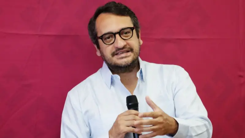 Andy López Beltrán formaliza registro por diputación en Tabasco