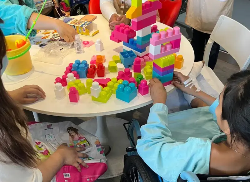 Que los niños hospitalizados también aprenden sin retrasarse, el objetivo de tres egresadas de psicopedagogía hospitalaria