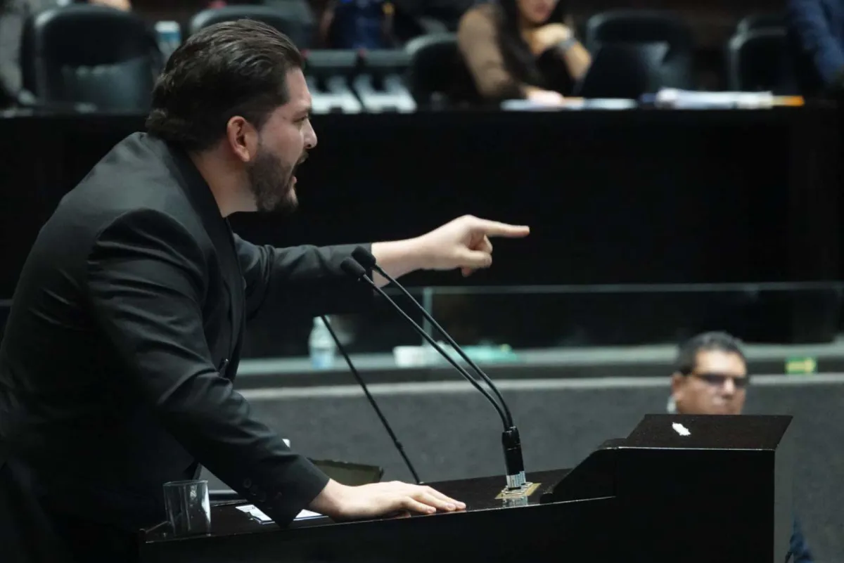 Empujones e insultos desatan rechazo en el Senado por agresión de priista a Máynez