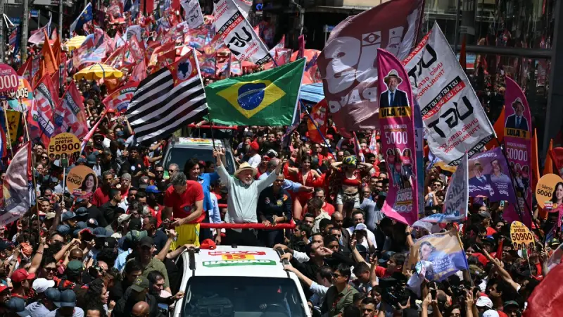 Lula y Flávio Bolsonaro cierran campaña antes de apretadas elecciones