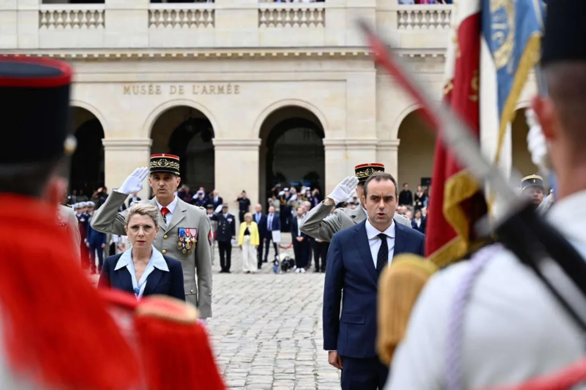De combatir el terrorismo a las calles: Francia saca al Ejército ante la escalada de disturbios
