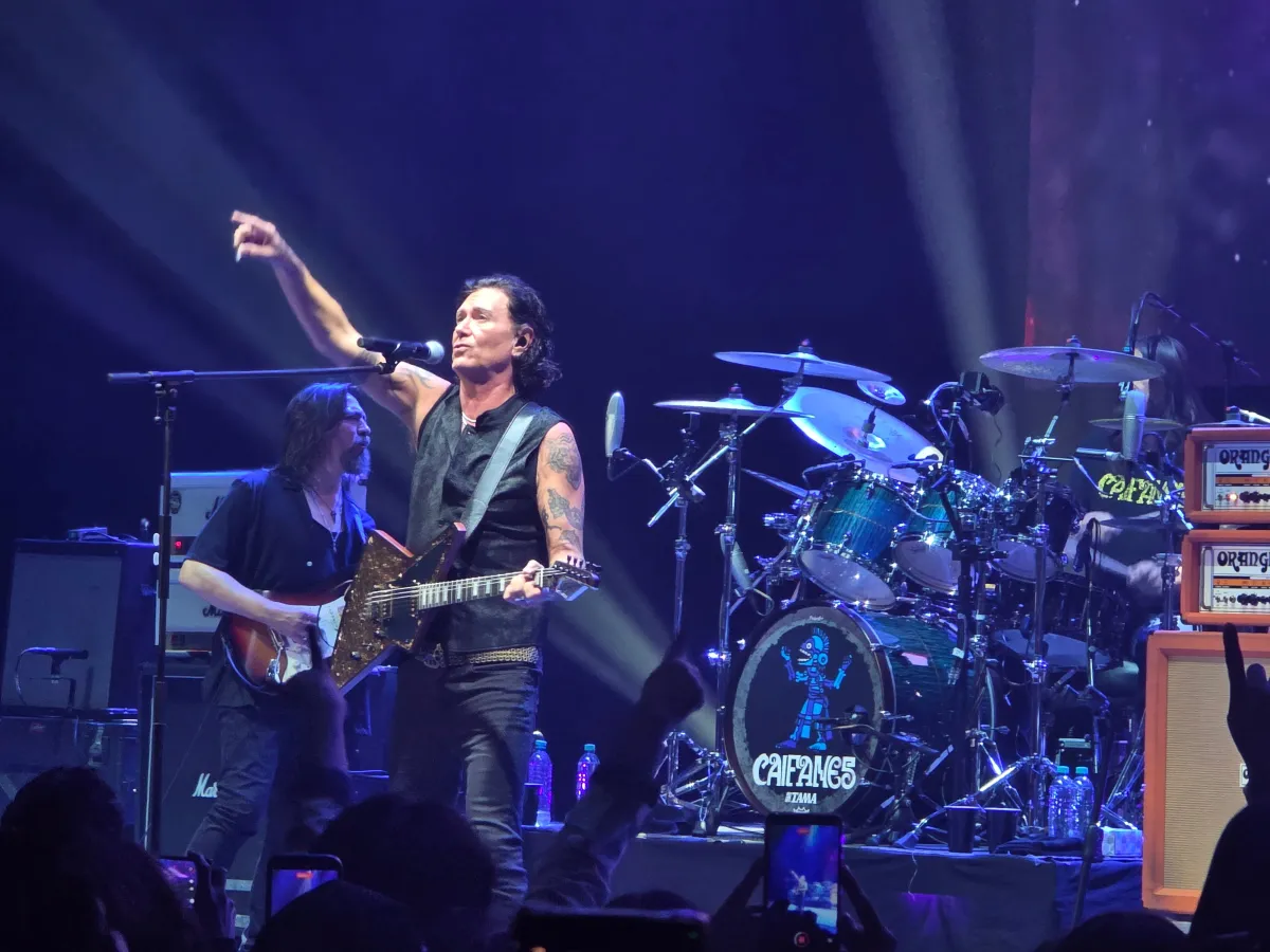 Saúl Hernández de Caifanes llamó a los jóvenes a defender su autenticidad y cuestionó el uso de la IA