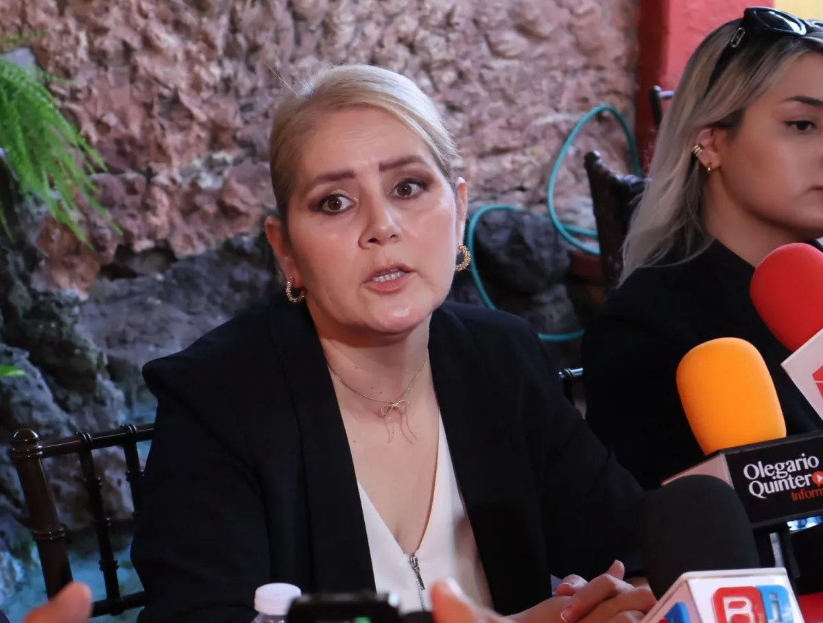 Madre de joven pide investigar su muerte tras inconsistencias entre versión de suicidio y certificado de defunción