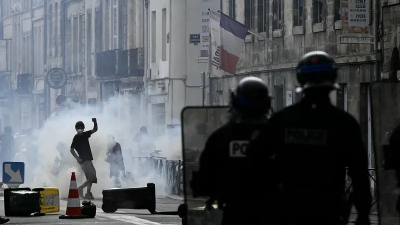 Trump culpa por los disturbios en Francia al islam "que quiere apoderarse" del país
