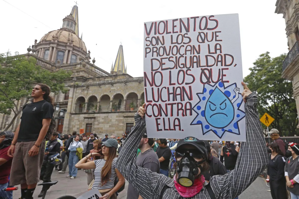 Intelectuales sin compromiso social en México (y la juventud se entrega a defender el agua)