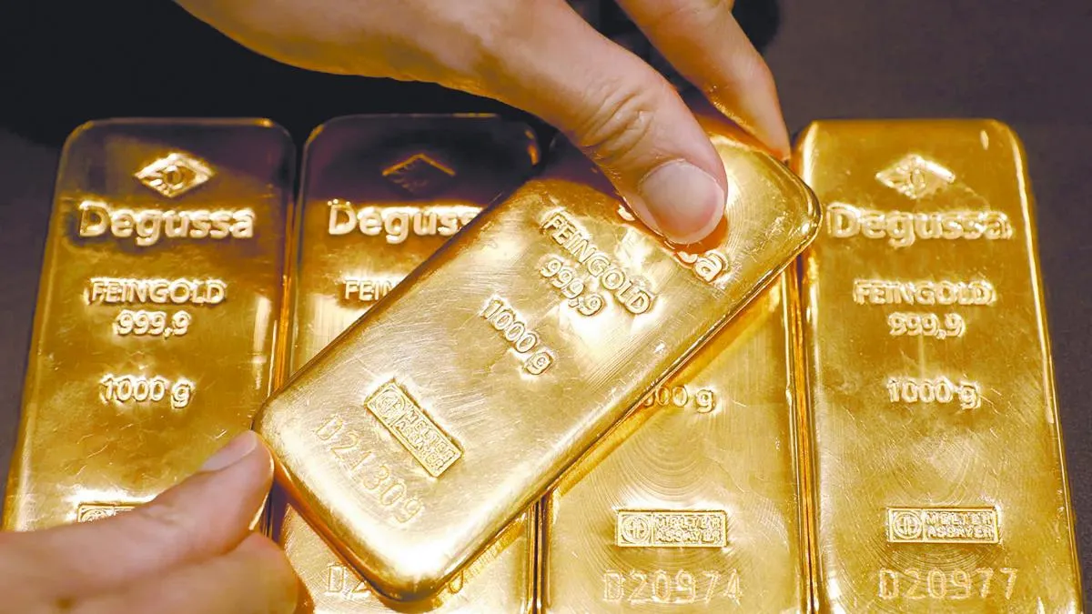 El oro en su nivel más bajo en dos meses por fortaleza del dólar y bonos del Tesoro