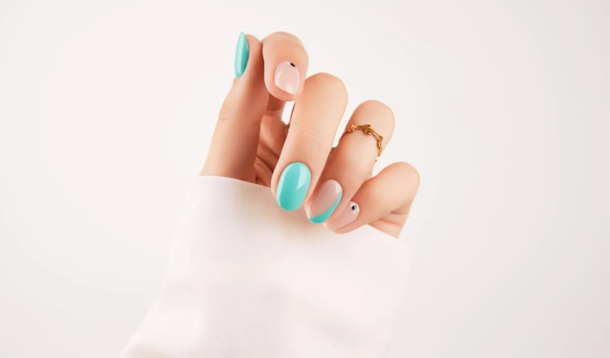 Un toque de color por solo 4 euros: así es el esmalte verde esmeralda que fichamos en Yves Rocher