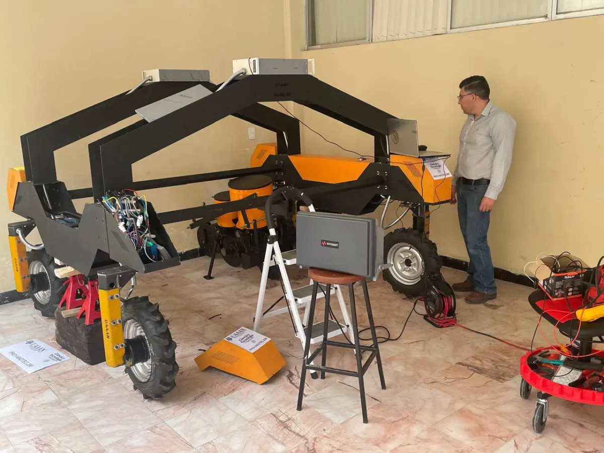 UAAAN presenta robot agrícola para siembra de maíz y frijol