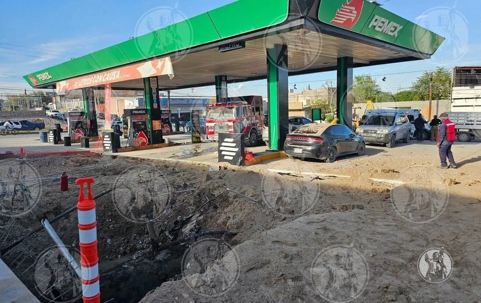 Explota tanque en remodelación de gasolinera; hay dos heridos