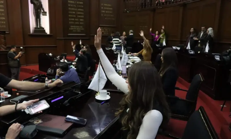 Aprueba Congreso de Michoacán renuncia de Torres Piña a Fiscalía
