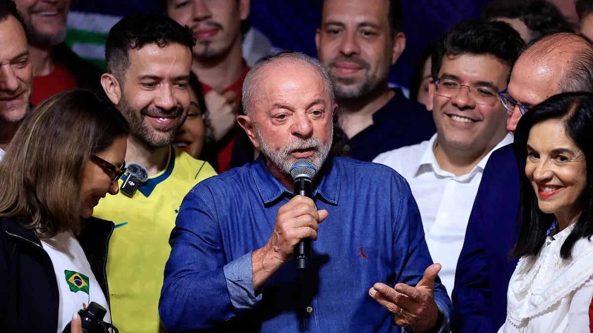 Partido de Flávio Bolsonaro reconoce reelección del presidente Lula da Silva en Brasil