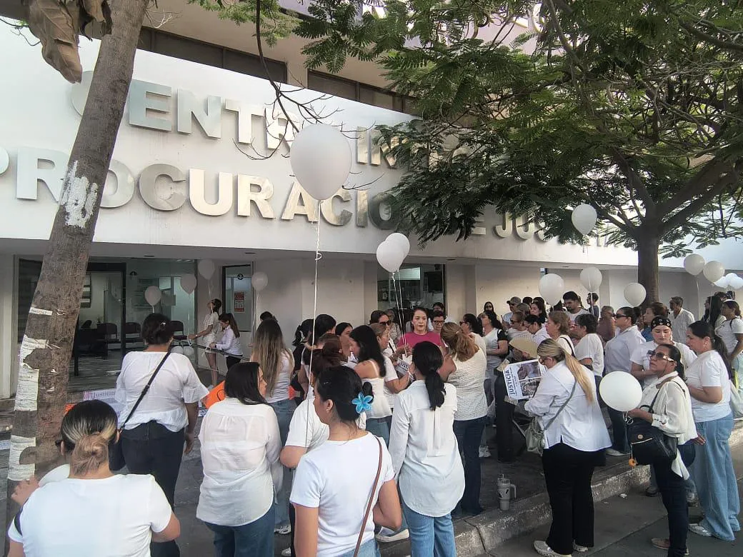 Exigen justicia por el asesinato de María Fernanda y su bebé en Los Mochis