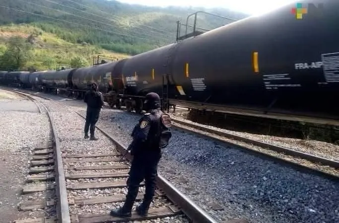 Matan a 2 guardias al intentar frustrar asalto a tren en Acultzingo