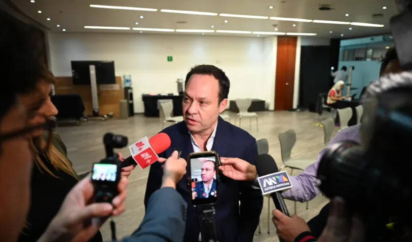 Confrontación PRI-MC denigra al Congreso: Clemente Castañeda