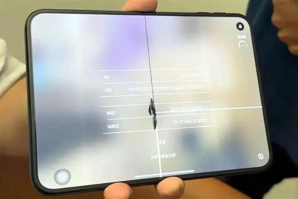 Se quejan usuarios del iPhone Duo de pantallas agrietadas
