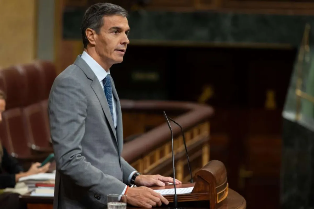 Sánchez utiliza las pensiones para marcar distancias con Feijóo y Abascal