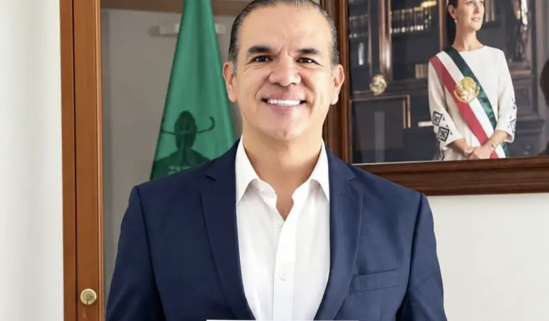 Mauricio Ruiz Olaes renuncia a la SEP Querétaro