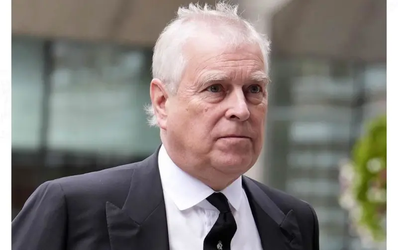 Impugna ex Príncipe Andrew allanamientos por caso Epstein