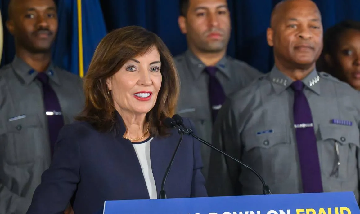 Garantiza Hochul comidas escolares gratuitas ante recortes federales