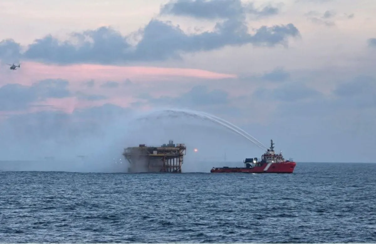 Pemex atiende incendio en la plataforma Abkatún-H, a 73 kilómetros de Ciudad del Carmen, mientras investiga las causas en un año marcado por accidentes petroleros