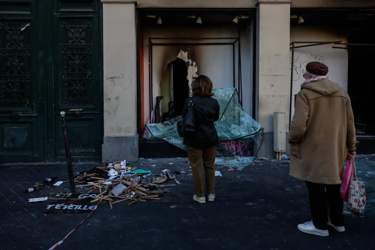 Toque de queda en Francia por protestas: Piden a Amazon bloquear venta de artículos robados en disturbios