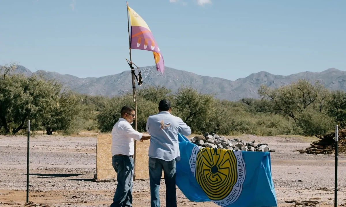 Nación Tohono O’odham advierte que el muro fronterizo amenaza sus tierras ancestrales, sitios sagrados y ceremonias religiosas ante la NCAI