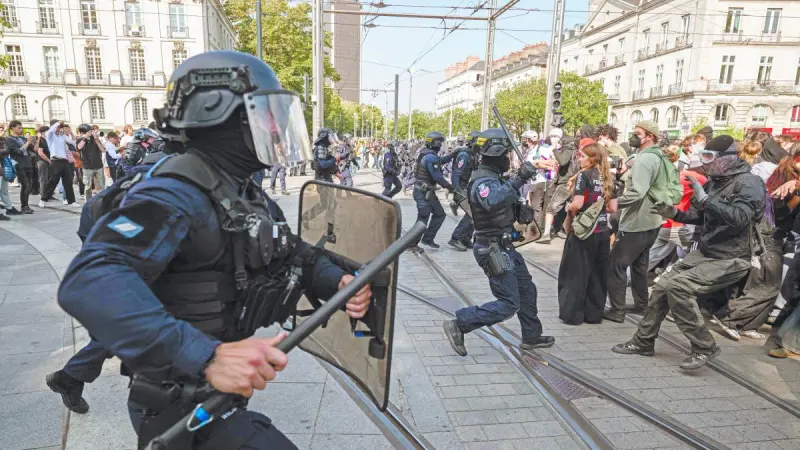 Franceses toman las calles por la educación