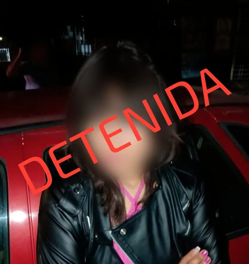 Detienen a mujer tras ser señalada por presunto robo de artículos en tienda de conveniencia de San Pedro Mártir