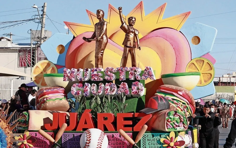 Buscan voluntarios para el desfile de aniversario de Juárez