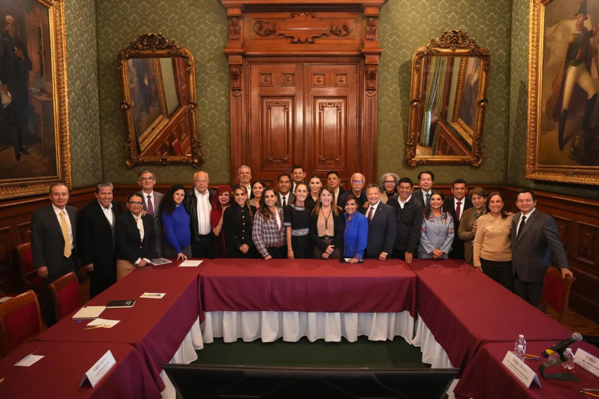 Sheinbaum revisa avances del IMSS-Bienestar con 24 gobernadores