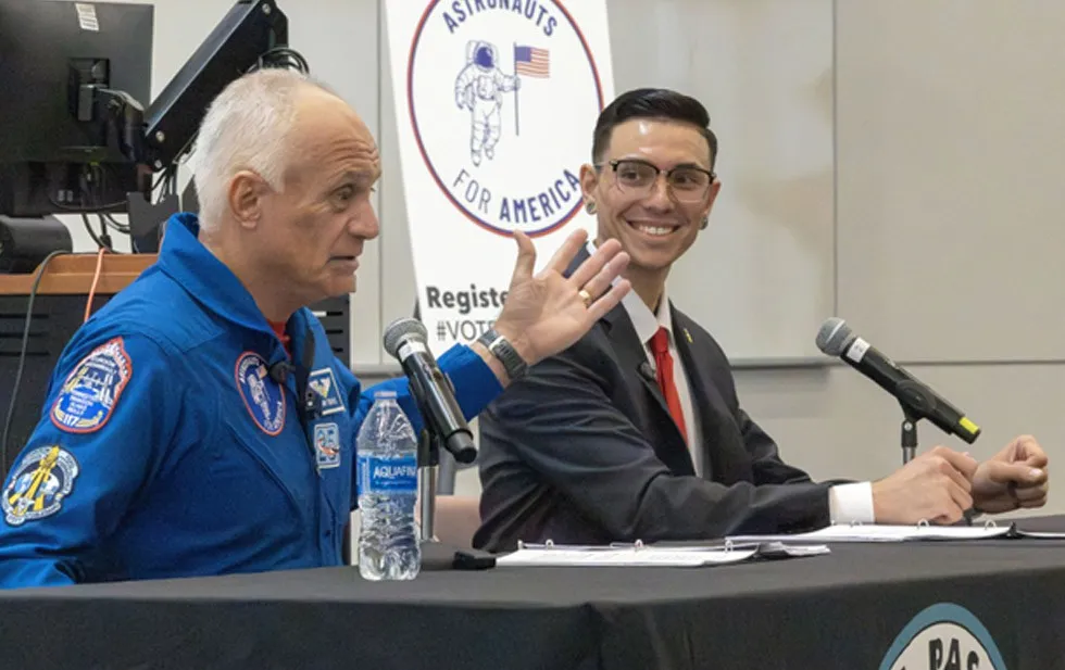 Astronauta paseño lanza desde EPCC misión por el voto