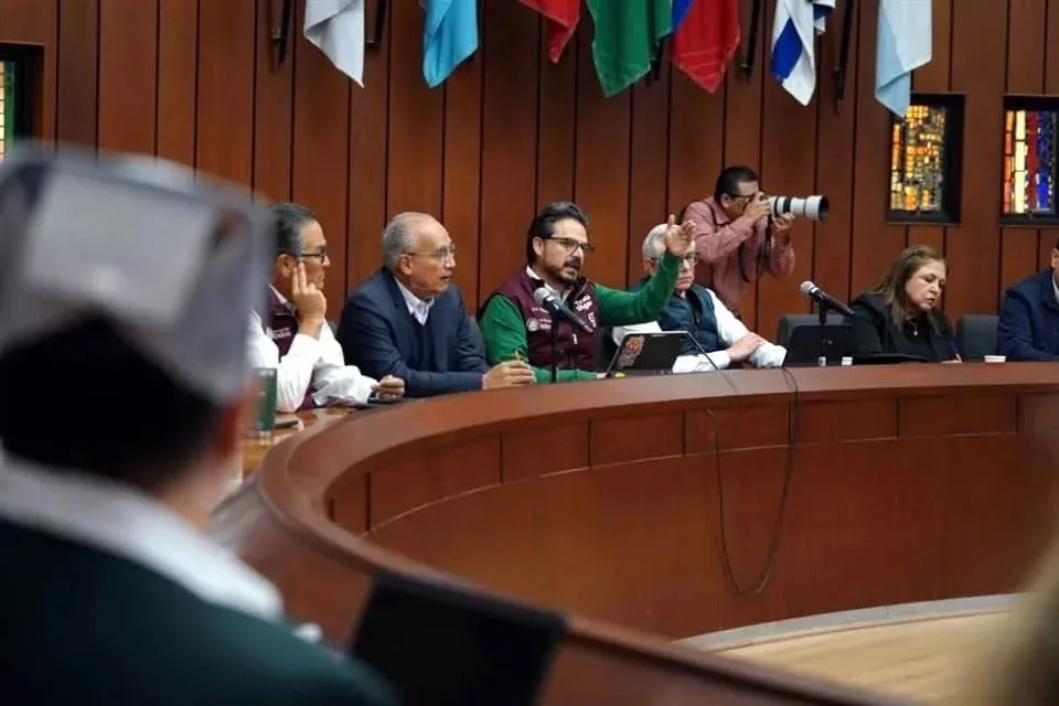 Abordan IMSS y sindicato aumento y falta de insumos