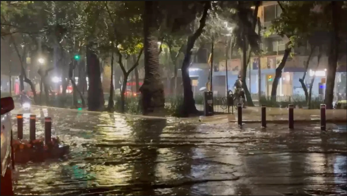 Fuertes lluvias inundan calles y restaurantes de la Condesa y Benito Juárez