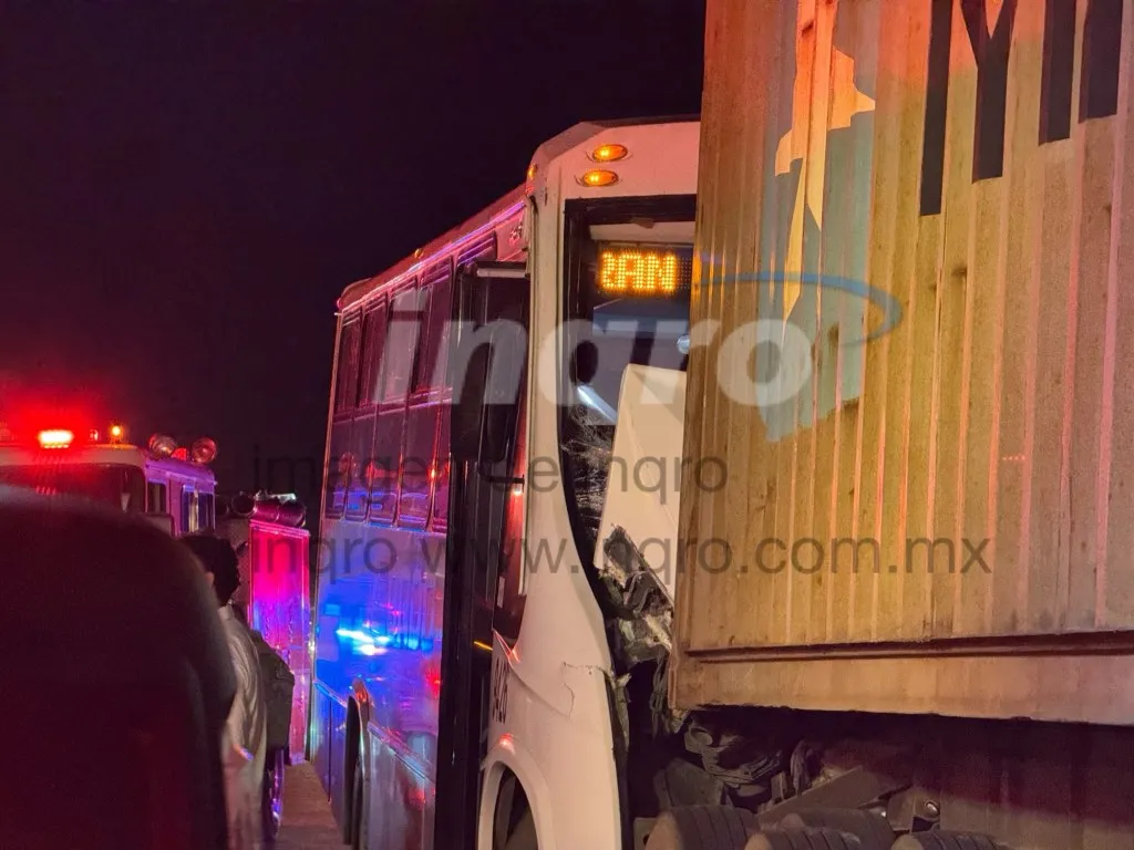 Choque por alcance en la 57 deja a tres personas heridas, una de ellas atrapada