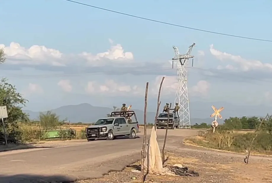 Persecución en la zona rural de Guasave deja dos vehículos de lujo asegurados por la Marina
