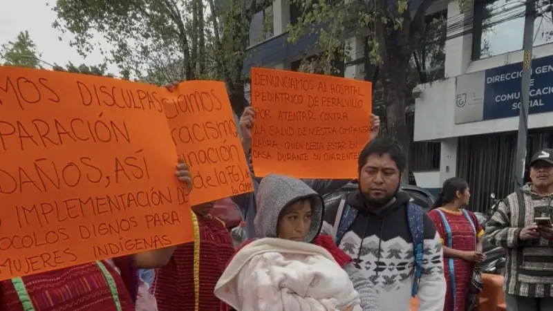 Retienen 7 días a bebé de pareja triqui en hospital de CDMX; acusan racismo