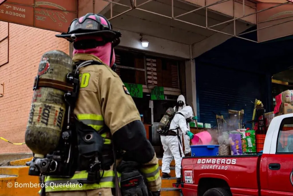 5 personas resultaron intoxicadas por manipulación de químicos en la Central de Abastos de Querétaro