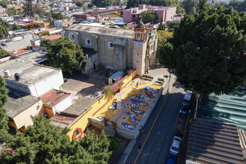 Preparan tapete de arena de 250 metros cuadrados en Jalatlaco