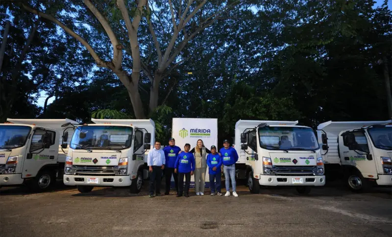 Entrega AyuntaMérida 4 camiones de volteo a servicios públicos