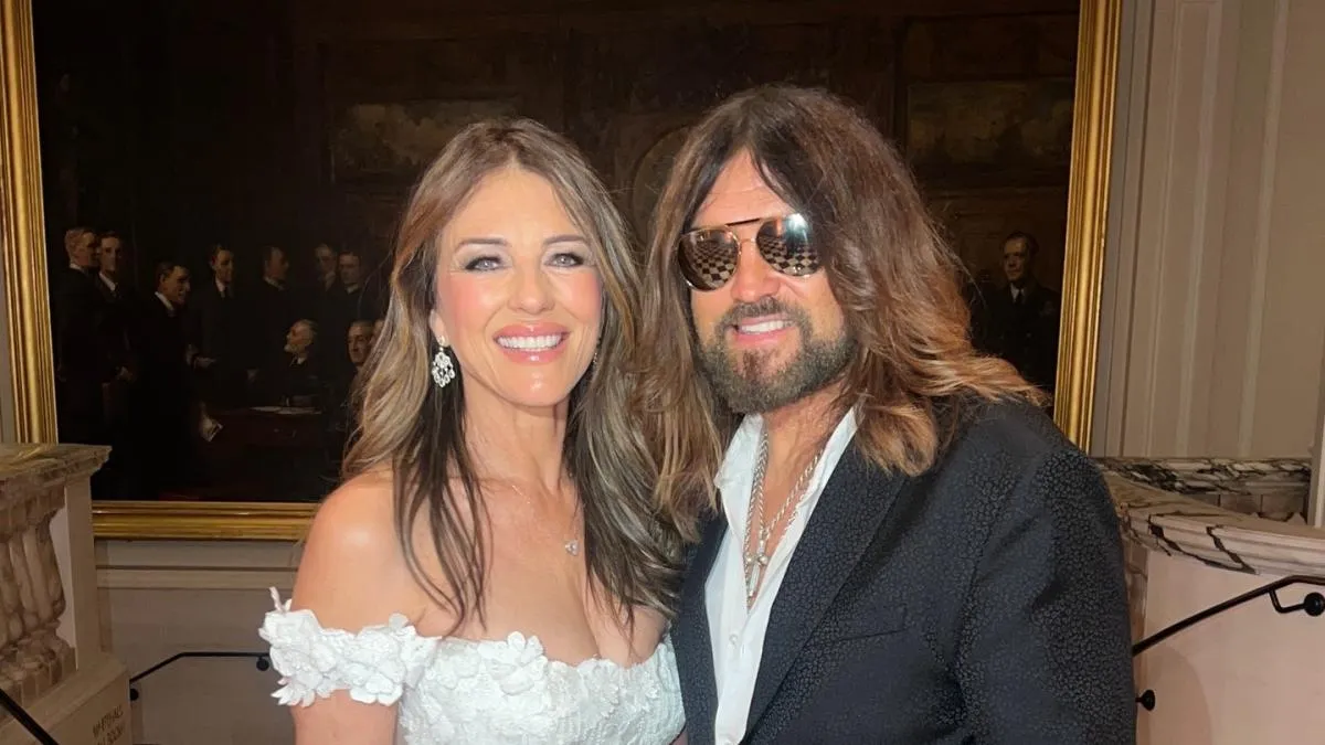 Elizabeth Hurley y Billy Ray Cyrus anuncian su compromiso matrimonial
