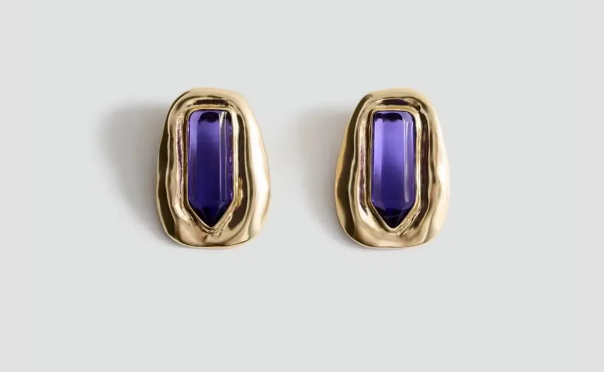 El truco para elevar tus conjuntos sin comprar ropa nueva está en estos pendientes de relieve