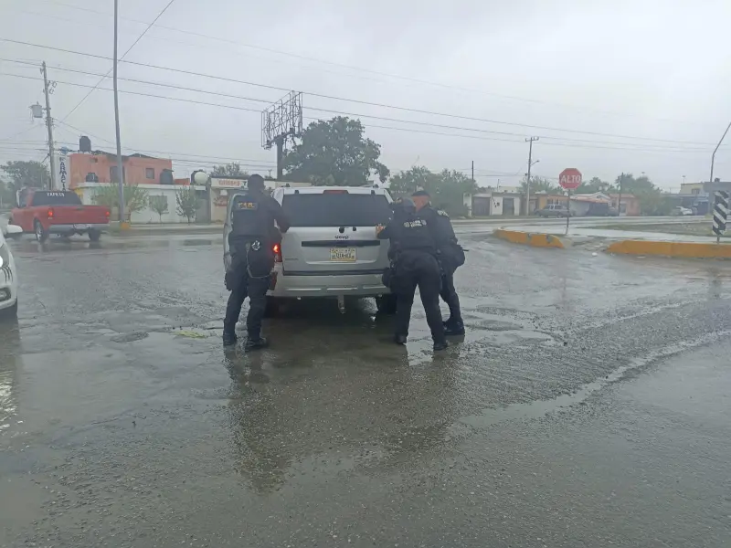 Policías y rescatistas: PAR auxilia a familias durante las lluvias en Monclova