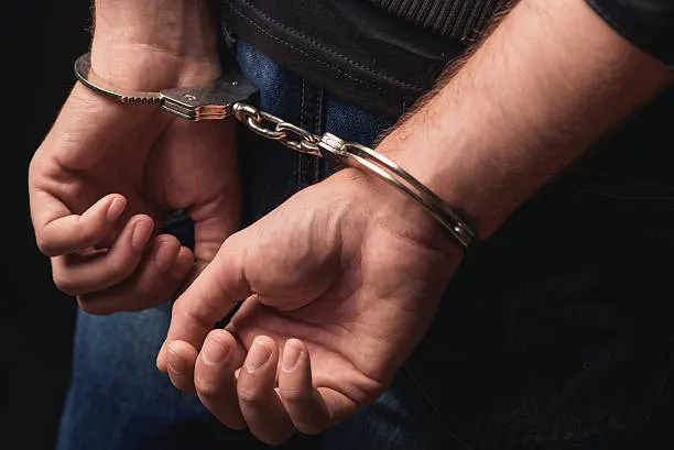 Detienen a guardia de seguridad con orden de aprehensión en El Marqués