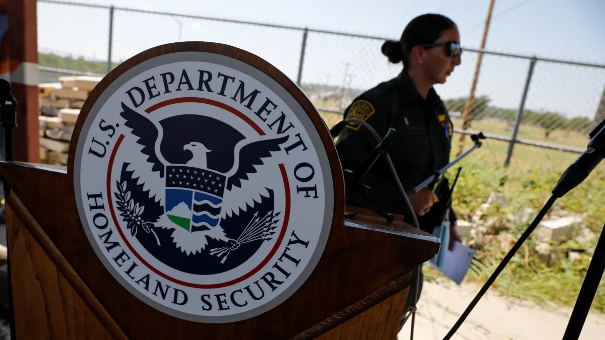 Un rayo de calor capaz de provocar ardor durante varios minutos podría llegar a la frontera con México, luego de que el Pentágono autorizara a Seguridad Nacional probar esta tecnología para operaciones migratorias