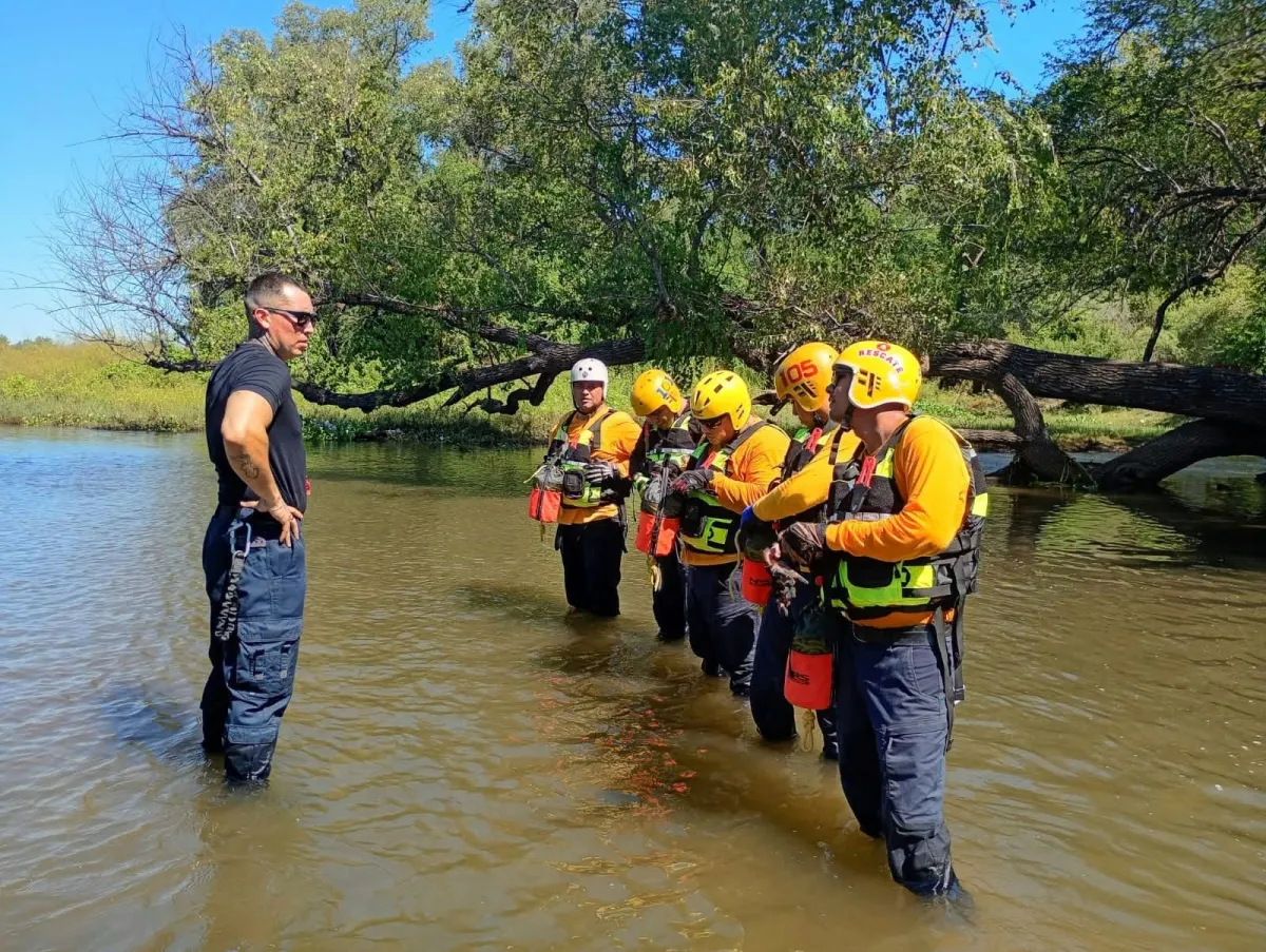 Bomberos de Cajeme capacitan a su equipo de Zonas Agrestes en rescate en aguas rápidas para fortalecer la atención de emergencias