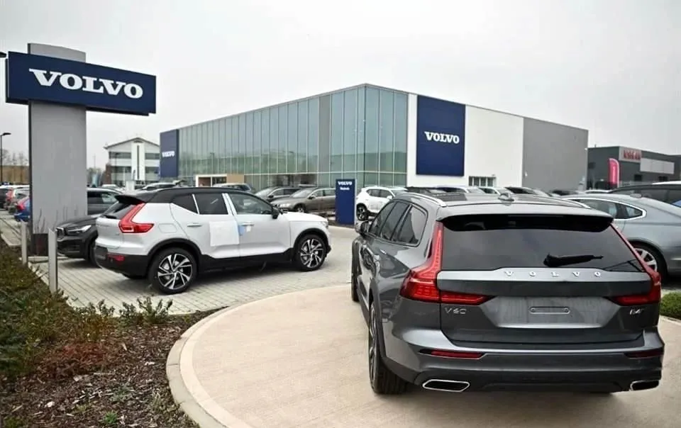 Se desploma Volvo 30% tras anunciar recorte de 2,500 empleos