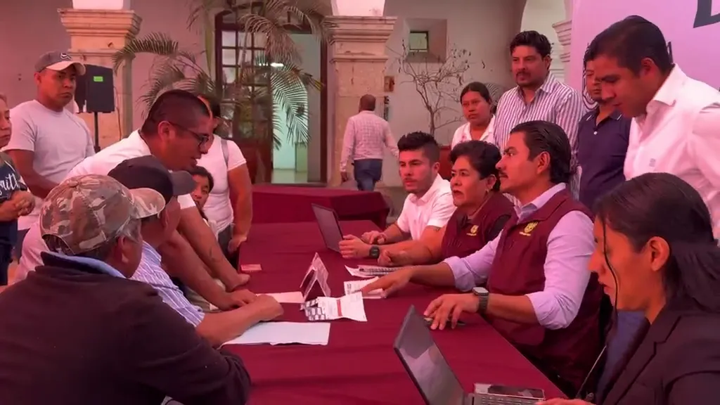 Atiende Ray Chagoya solicitudes vecinales en Palacio Municipal