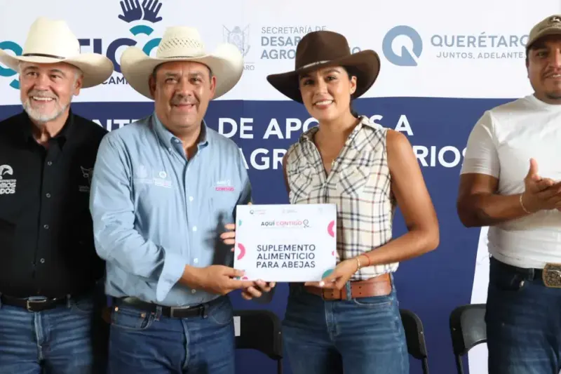 SEDEA entrega 11.5 toneladas de suplemento a 70 apicultores